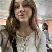 Soy una profesora paciente, creativa y dedicada que se preocupa por el éxito de cada uno de mis alumnos.